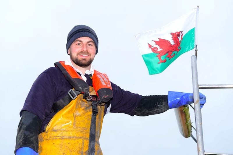 Read more about the article £15 lifejacket offer for Welsh commercial fishermen