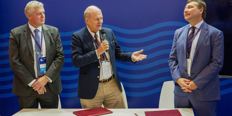 Jan Terje Sonstabo and Sverre Golten of ASTW and YUKR general director Konstantin Korobkov signed the contract for the Thai-built fishmeal plant to be installed in the Kuril Islands - @ Fiskerforum