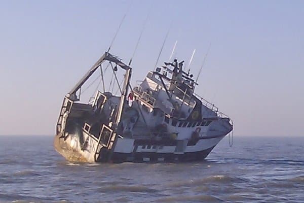 Read more about the article UK Lifeboat Assists Belgian Trawler