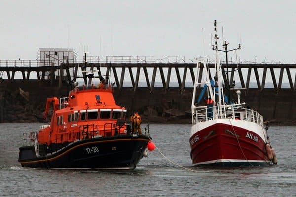 Read more about the article Three Trawlermen Rescued From trawler blaze.