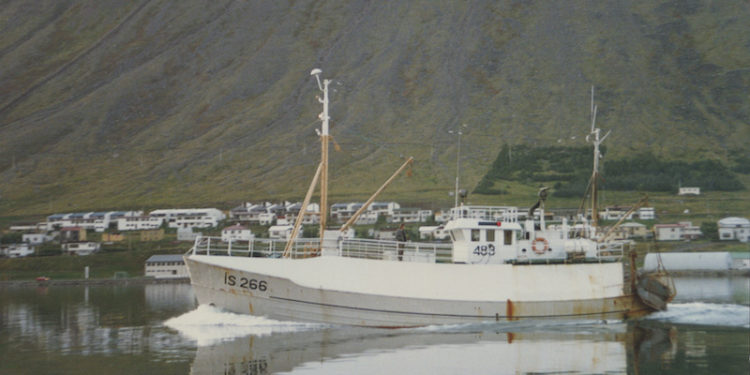 Shrimp trawler in Ísafjörður - @ Fiskerforum