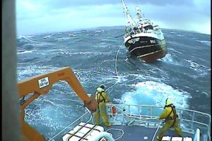 The Thurso lifeboat towed Sparkling Line through heavy seas - @ Fiskerforum